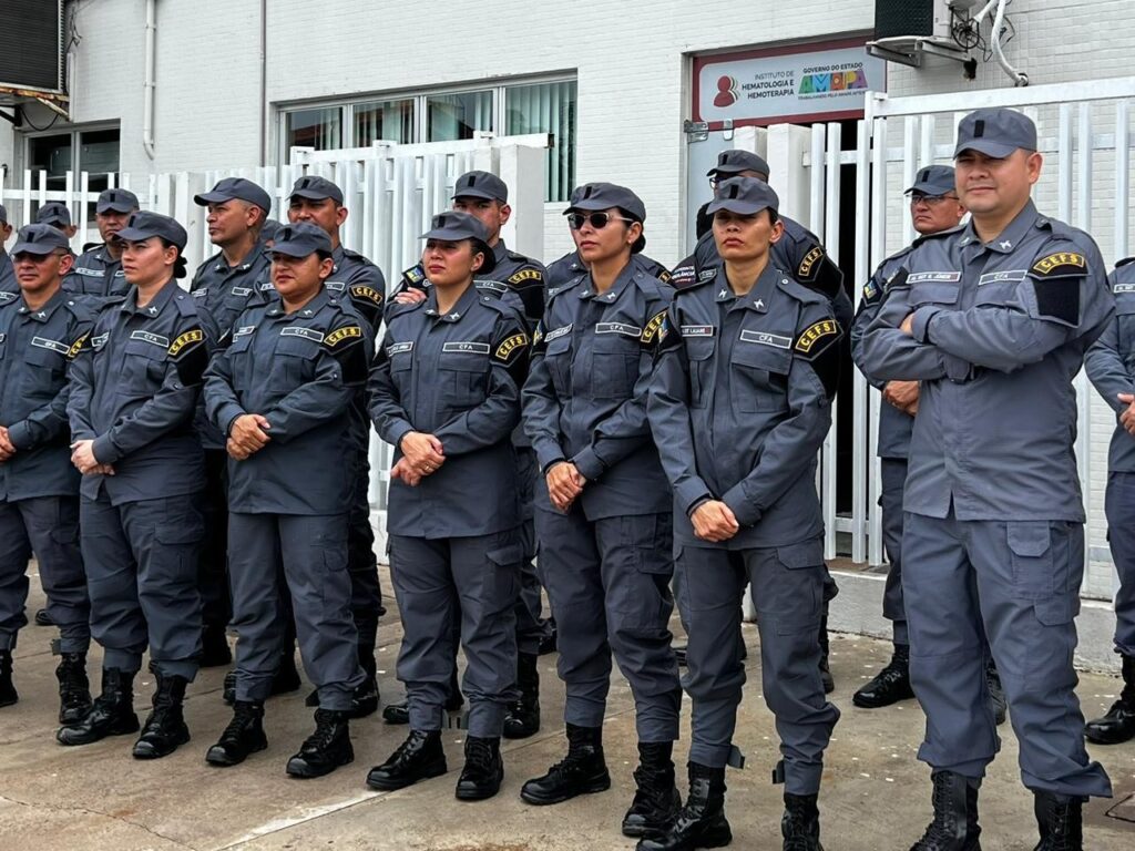 Militares doam sangue para aluno que caiu de escola em Macapá