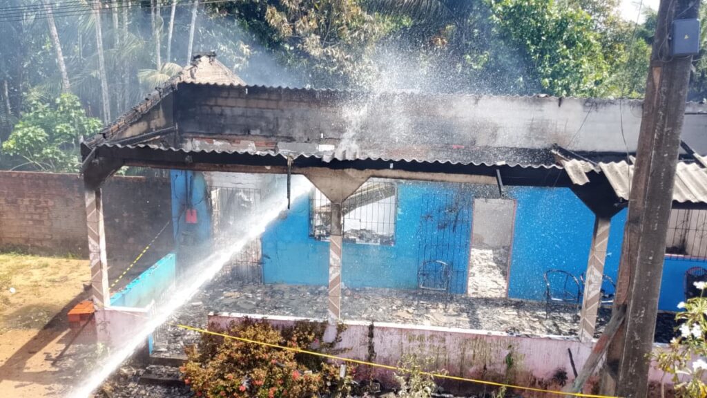 Mulher de 65 anos morre em incêndio em casa no interior do Amapá