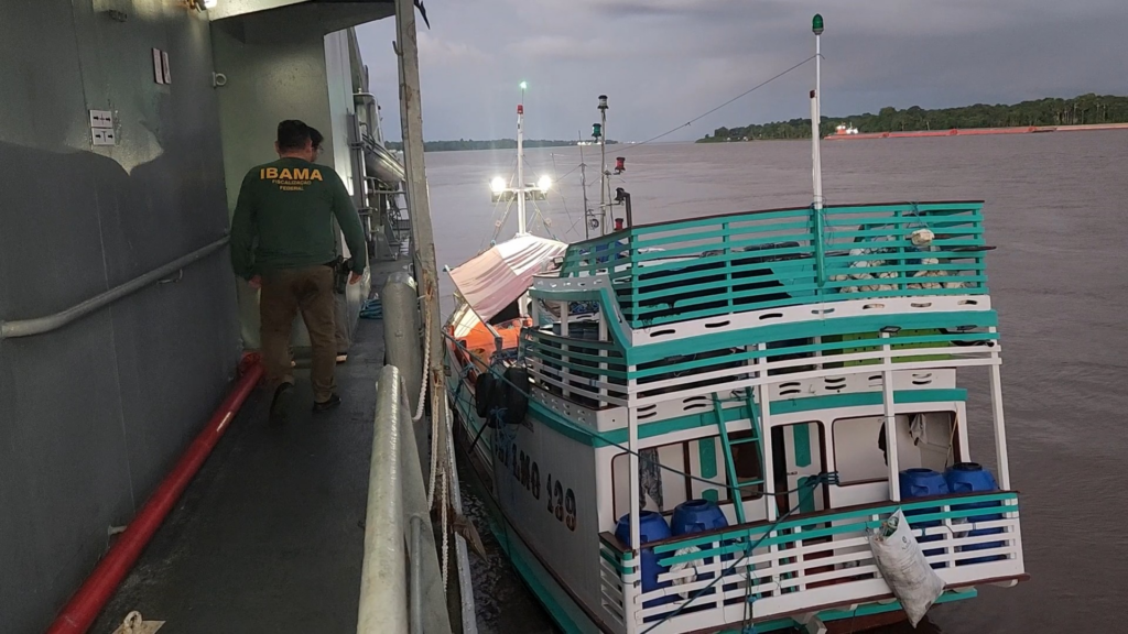 Marinha apreende embarcação com 8 toneladas de pescado na Costa do AP