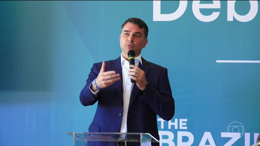 Flávio Bolsonaro afirma que aceitará resultado e crê em TSE imparcial